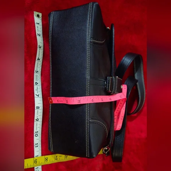 Coach Y2K Hampton Black Leather Crossbody/Shoulder Bag w/Buckle on Flap Closure - Picture 6 of 11
